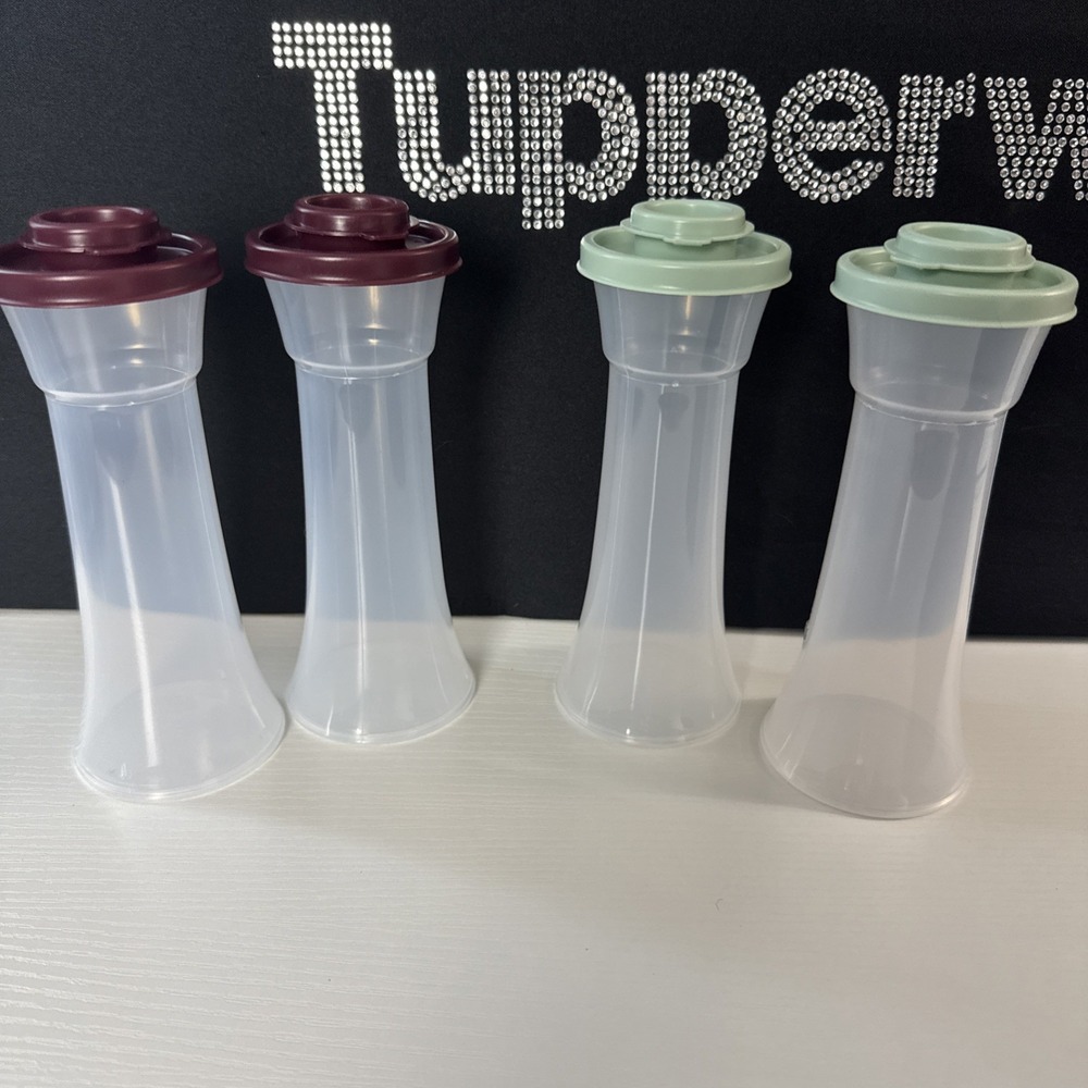 Tupperware Large Hourglass Salt & Pepper Shaker Green & Red Seals 6" Set Of 4